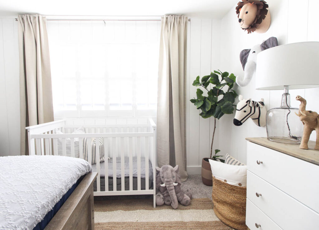 Zoo themed best sale baby room