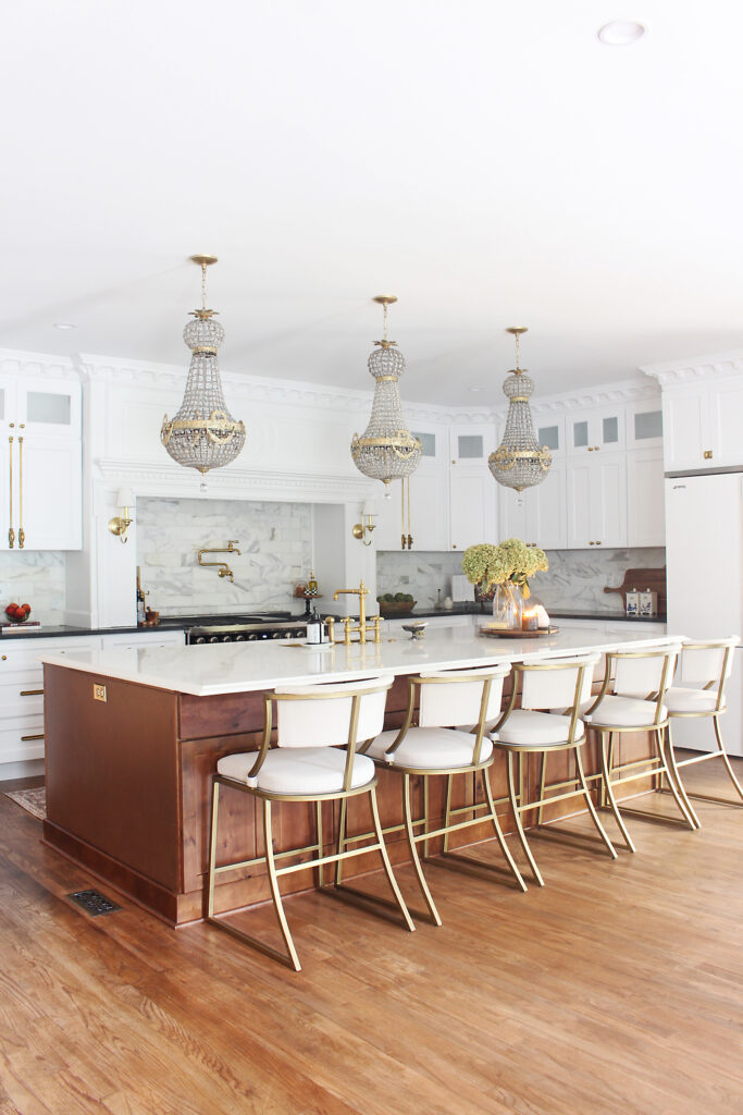 All White Kitchen With Gold Hardware Accessories