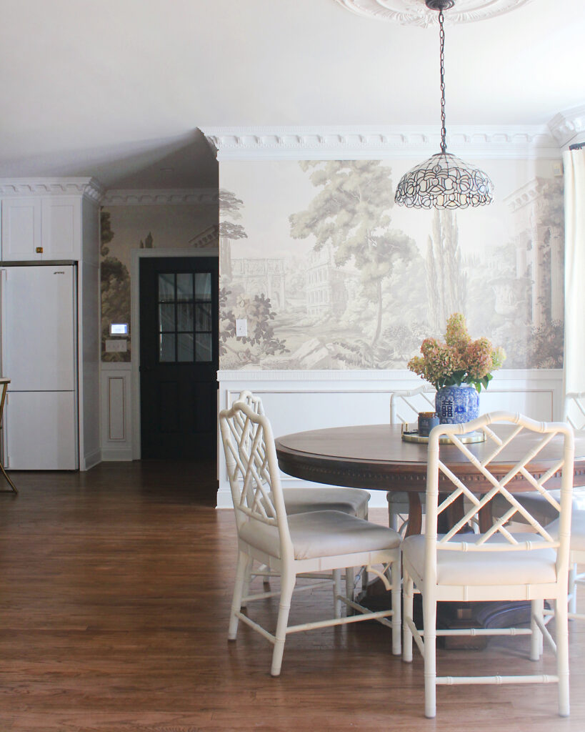 Grandmillenial Style Kitchen Table With Statement Wall Paper