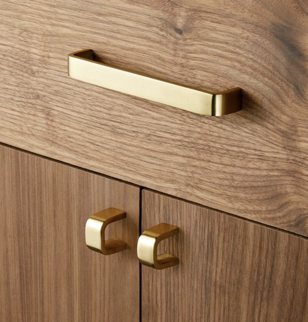 Knobs or Pulls: Your Guru Guide to Cabinet Hardware