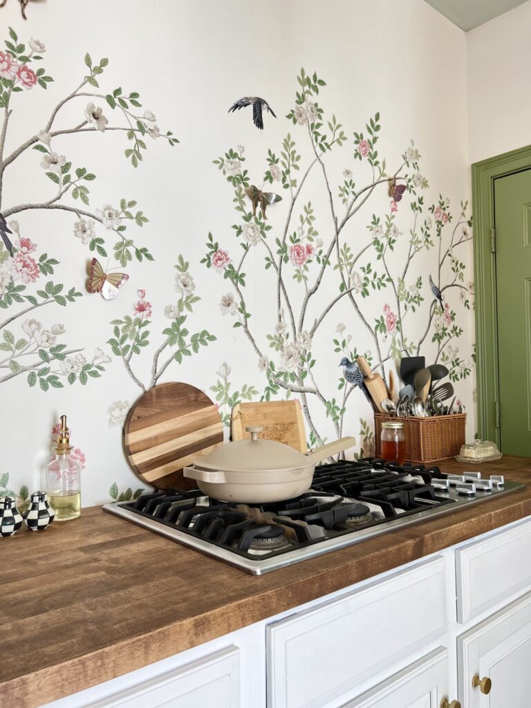 Floral Backsplash In Garden Room Kitchentte